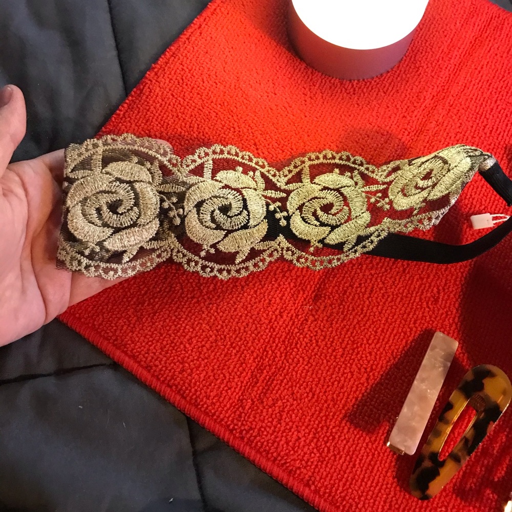 3/$20 Hair Accessory Bundle - Picture 4 of 5